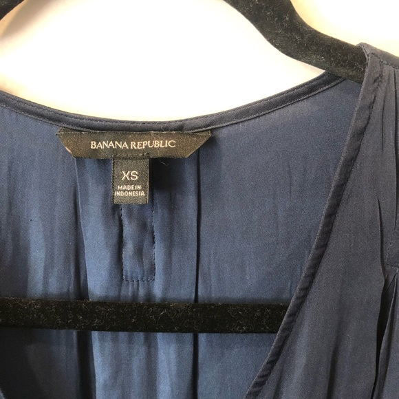 Banana Republic Navy Satin Sleeveless Blouse - Picture 3 of 3